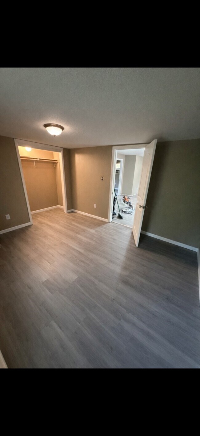 Foto del edificio - 14 Lakeview Dr