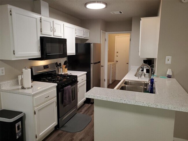 Building Photo - 12401 Alderbrook Dr