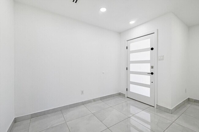Building Photo - 13242 Ambrose Dr