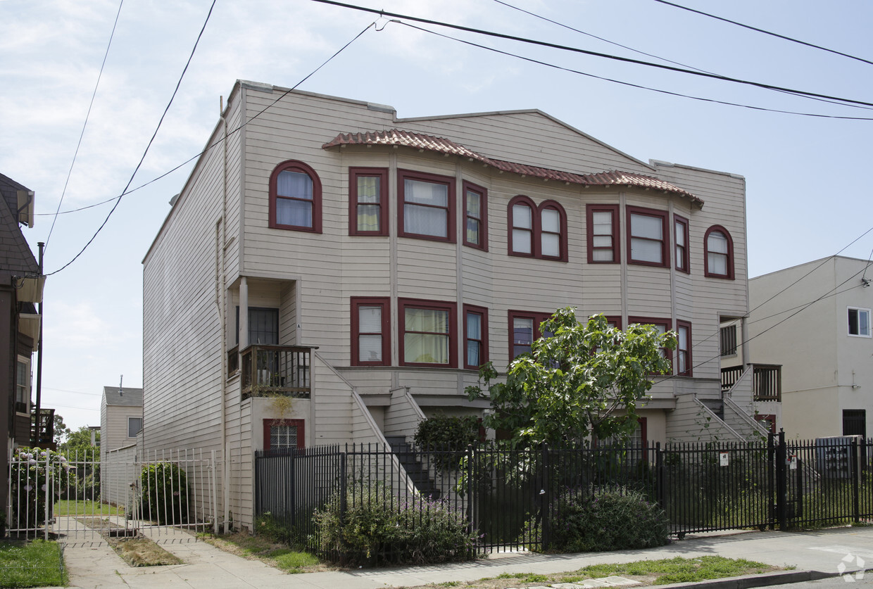 Primary Photo - 673 31st St