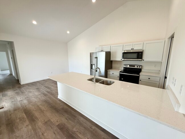 Building Photo - 5270 Pinecrest Ct N
