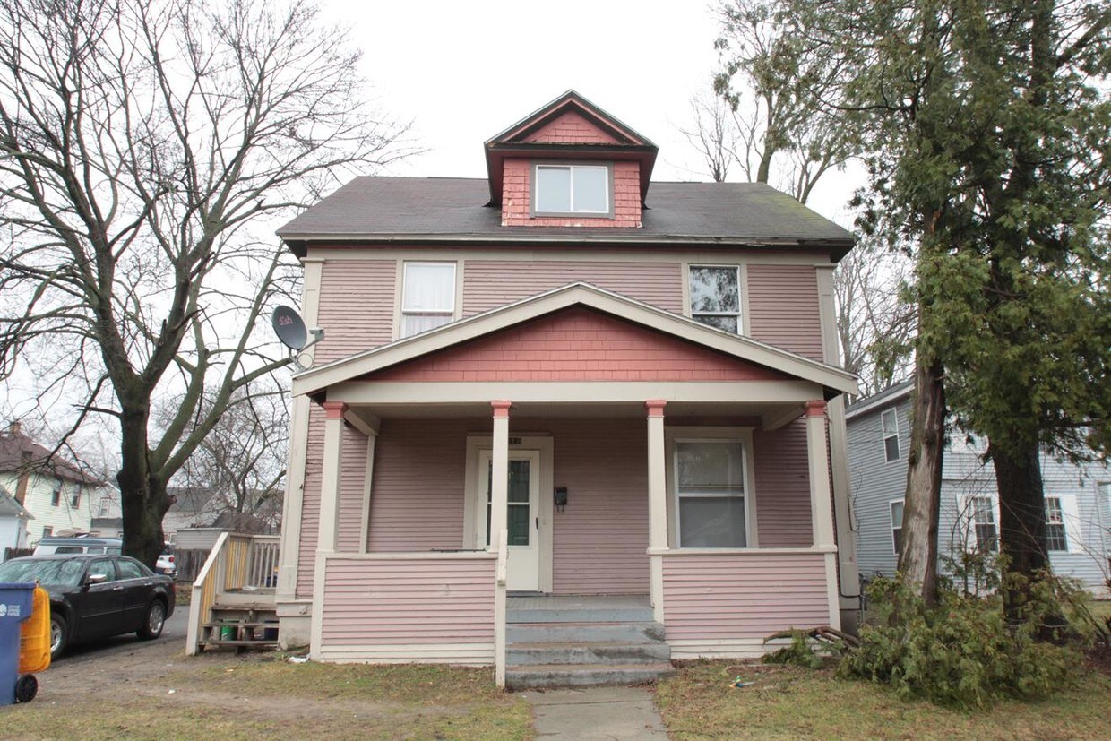 Primary Photo - 1018 Kalamazoo Ave SE