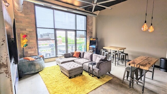 Foto del edificio - 401 W Shoreline Dr