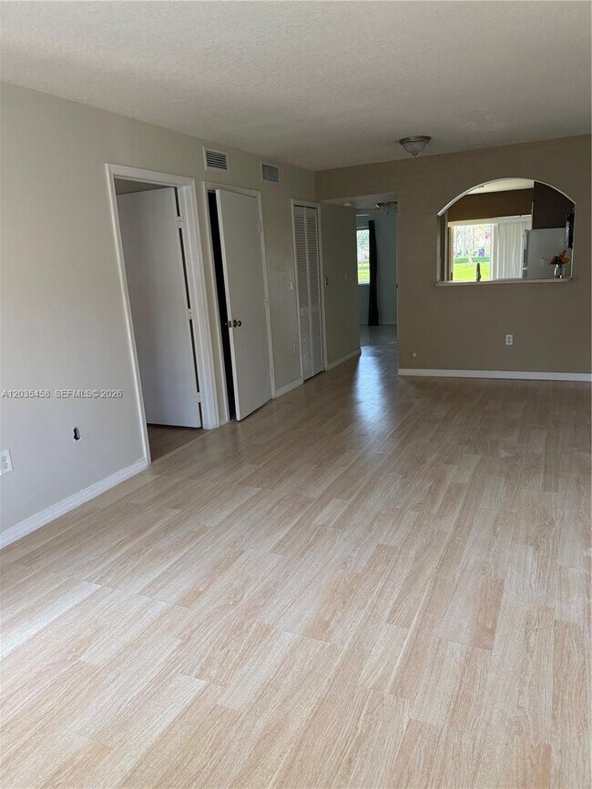 Foto del edificio - 1271 SE 28th Ct