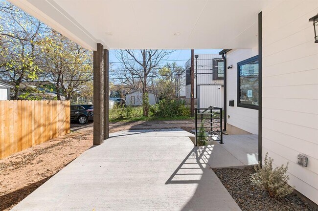 Foto del edificio - 5403 Duval Rd