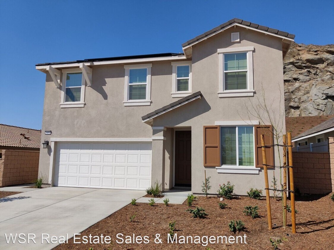 Foto principal - 4 br, 3 bath House - 6491 Canyonlands Dr.