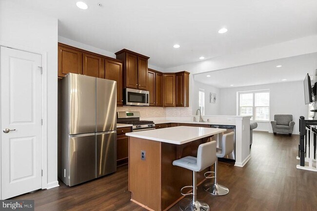 Building Photo - 5758 Barts Way