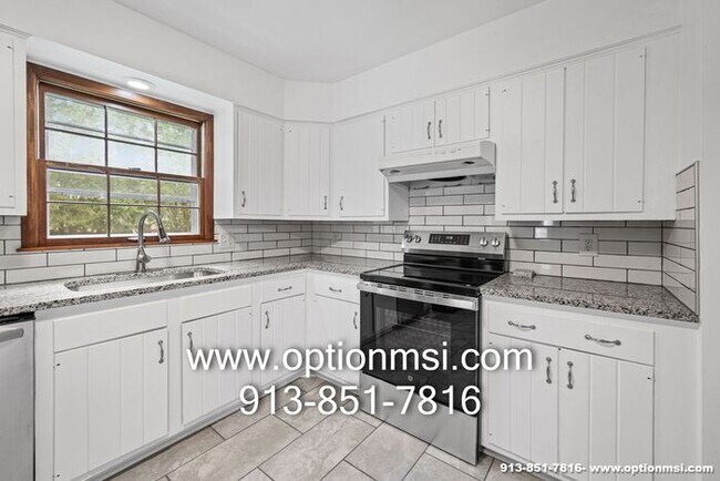 Foto del edificio - Comfort, Space & Style – Beautifully Updated Split-Level Home
