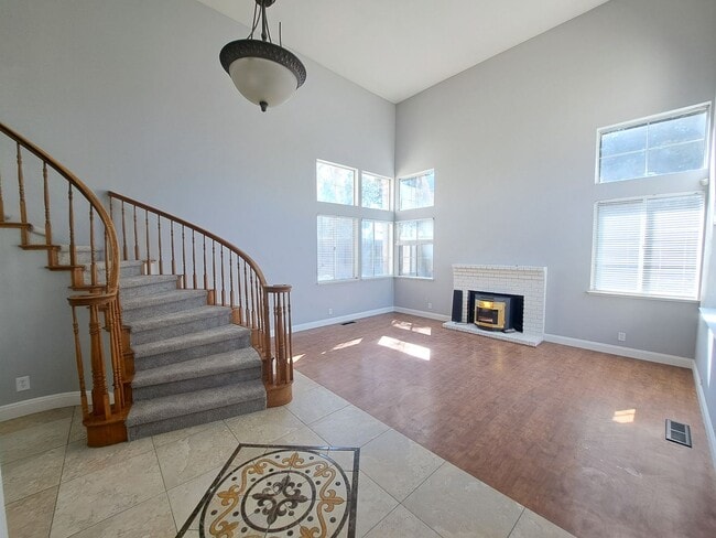 Building Photo - Expansive Oasis with a Guest House, Pool, ...