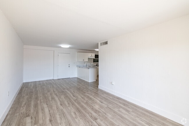 2 habitaciones, 1 baño - 900 pies cuadrados - Sala de estar/comedor - West Point Properties