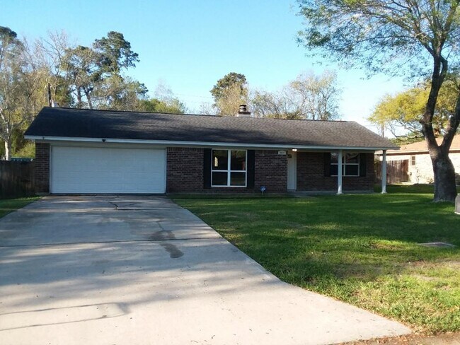 Building Photo - 9919 Forest Hollow Dr.