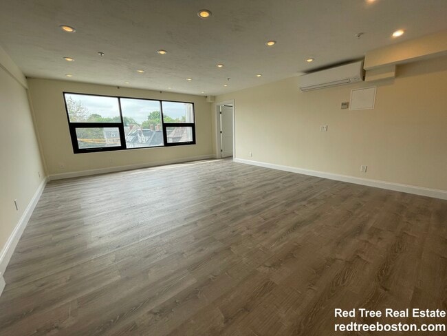 Foto del edificio - 1028a Commonwealth Ave