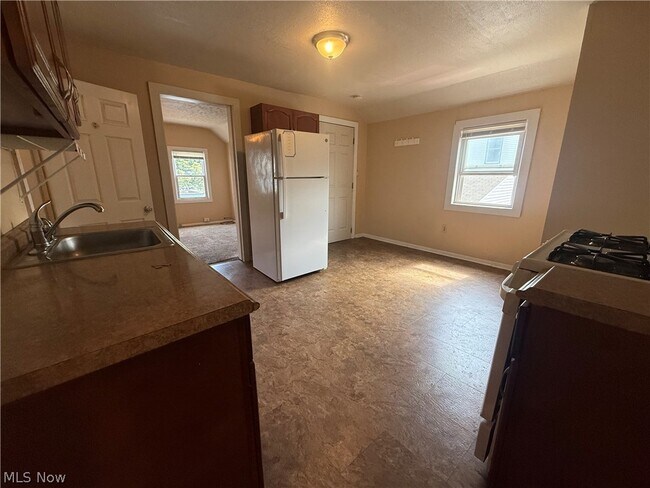 Foto del edificio - 1726 Starkweather Ave