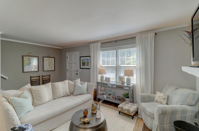 Building Photo - Beautiful Mt. Pleasant Home!