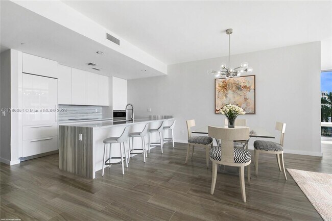 Foto del edificio - 801 South Pointe Dr