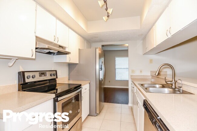 Building Photo - 2303 Willow Branch Ave