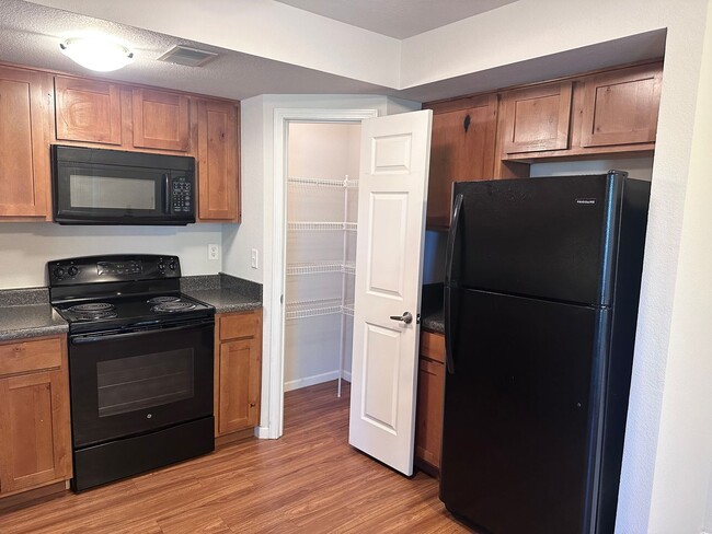 Foto del edificio - 3 Bed | 2.5 Bath | 2 Car Garage Townhome in Grain Valley