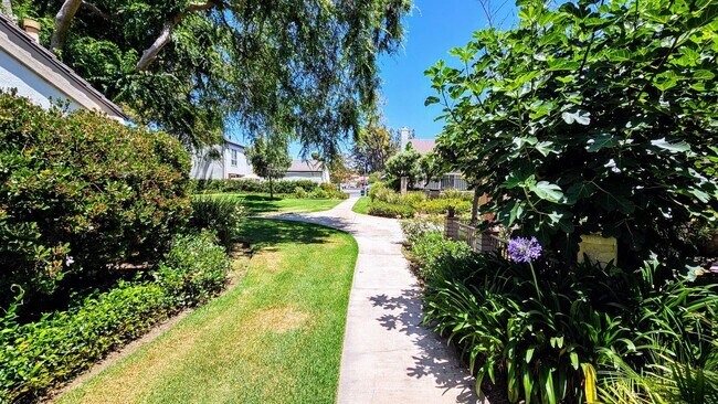 Building Photo - 18 ACACIA TREE LN IRVINE 92612 (3 BED / 2....