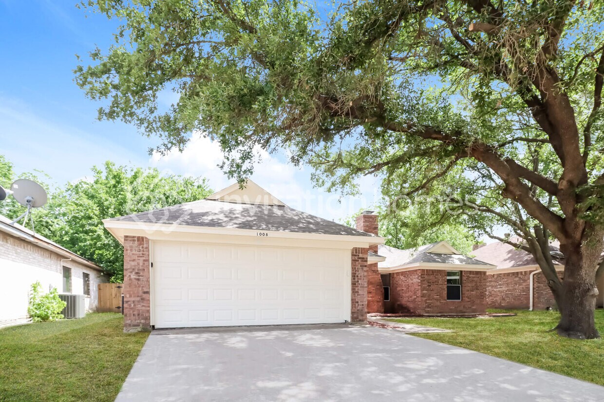Primary Photo - 1008 Pierce Arrow Dr