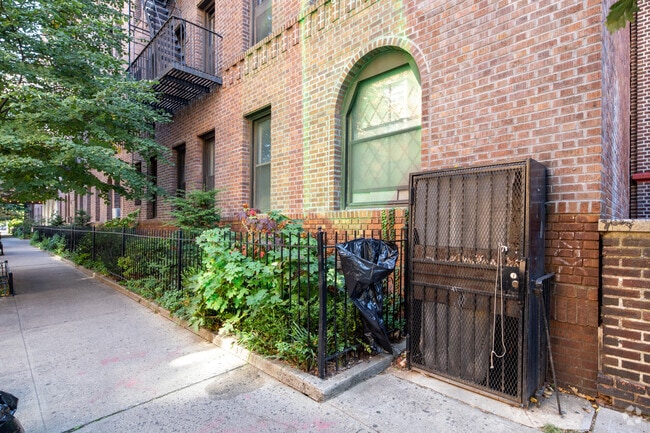 Building Photo - 80 Winthrop St