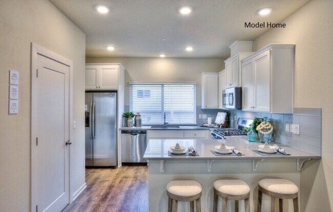 Building Photo - Lovely 2 BR* 2.5 BA Townhome in Hillsboro,...
