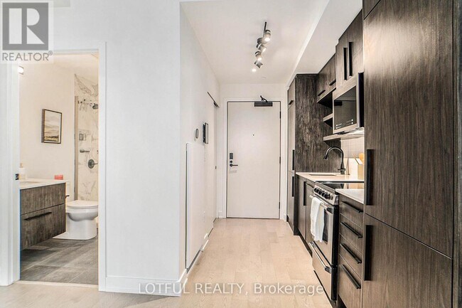 Building Photo - 560 Rideau St