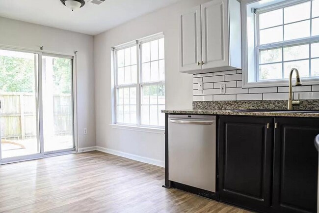 Foto del edificio - 105 Fairview Lake Way
