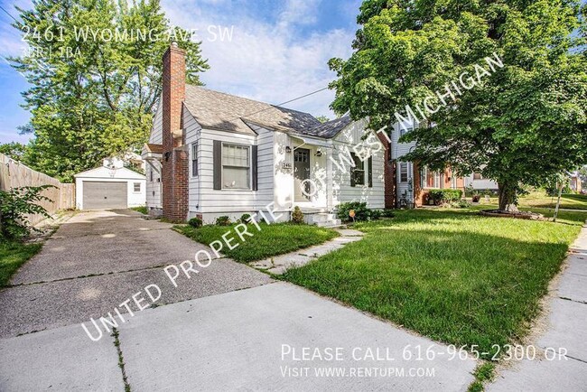 Building Photo - Available Now | Cute 3 Bedroom 1 Bathroom ...