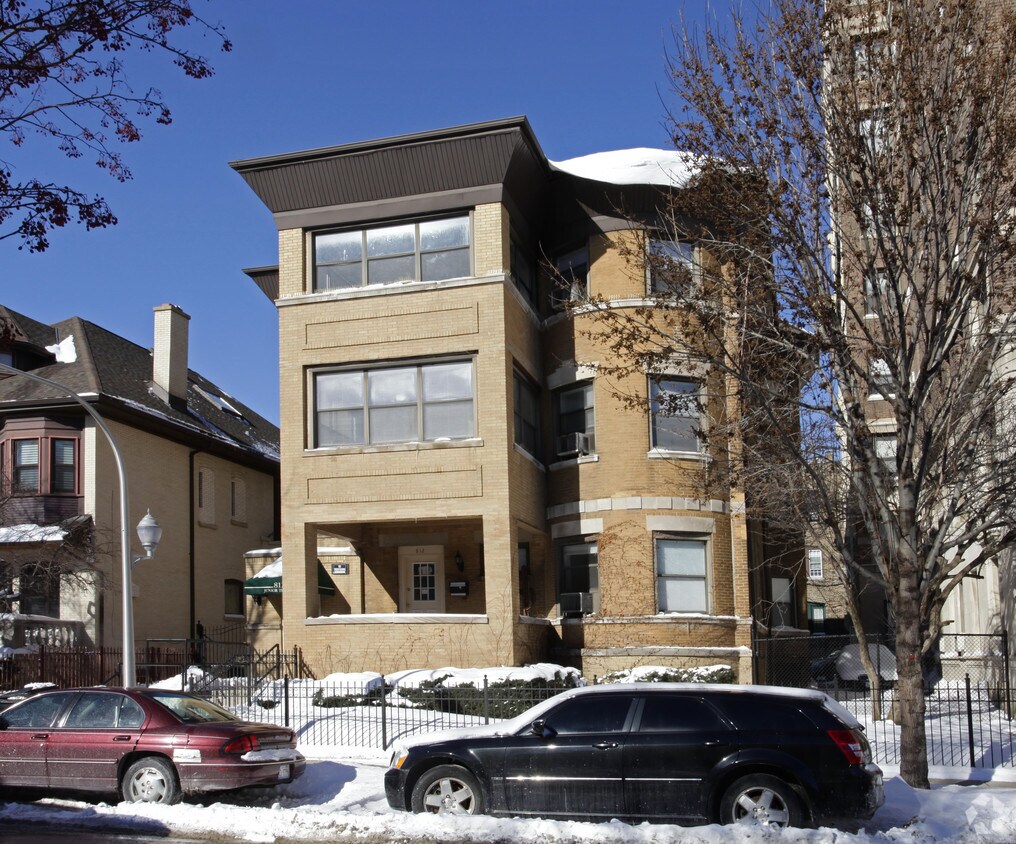 Building Photo - 812 W Junior Ter