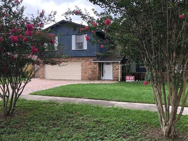 Foto del edificio - 8413 Shady Glen Dr