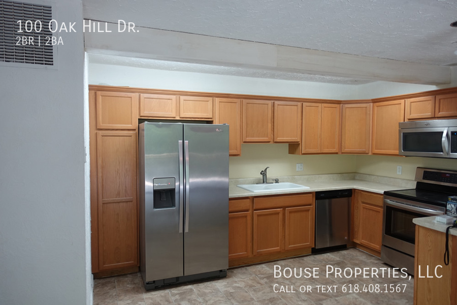 Building Photo - 100 Oak Hill Dr