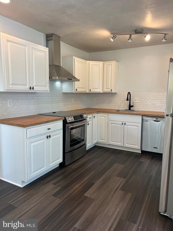 Building Photo - 9712 Hagel Cir