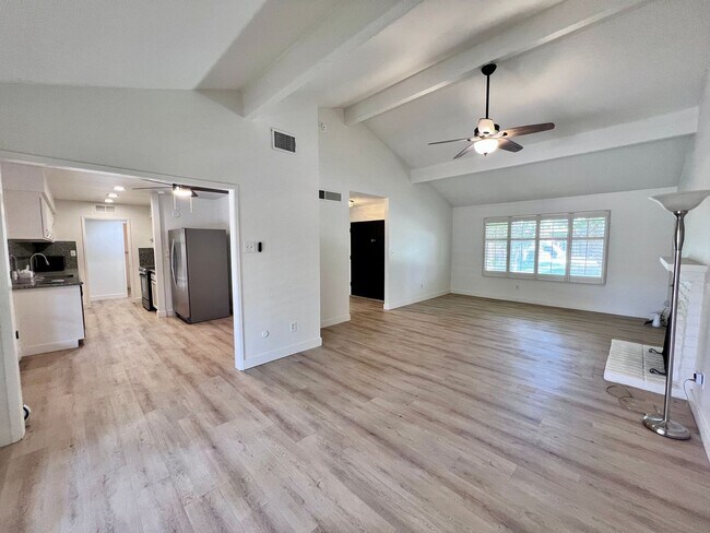 Foto del edificio - $2,150 Shaw & Van Ness, 3 Bedroom Condo - ...