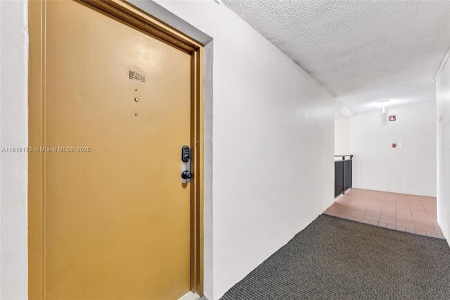 Building Photo - 14415 N Kendall Dr