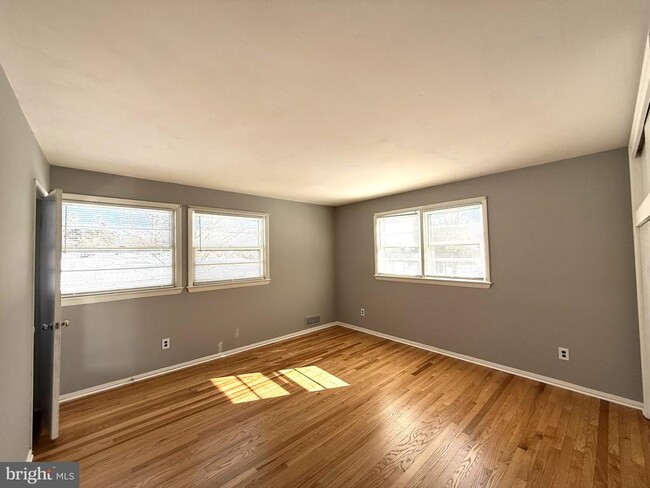 Foto del edificio - 9120 Peabody St