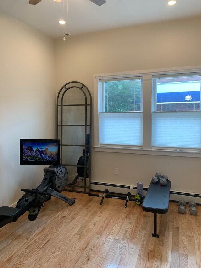 Dormitorio delantero (acondicionado como gimnasio) - 53 Broadway