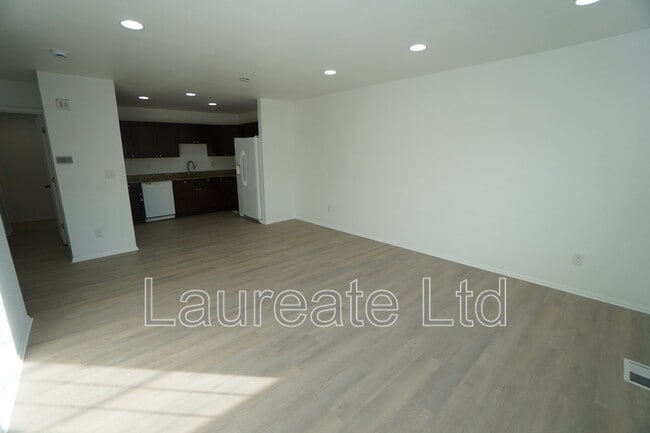 Building Photo - 2997 W Yale Ave