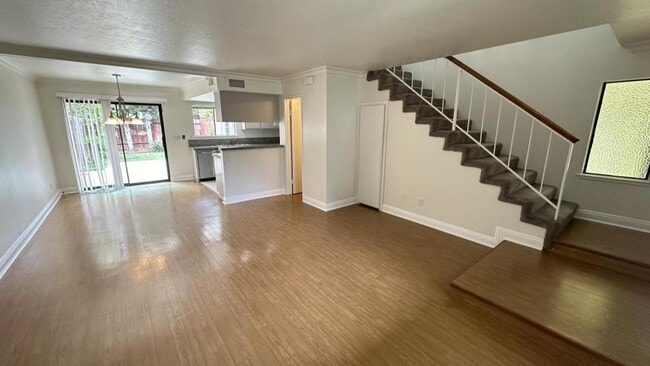 Building Photo - 2424 Santa Ana Ave