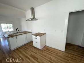 Building Photo - 1344 E 43rd Pl