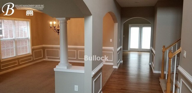 Building Photo - 5881 La Chateau Pl