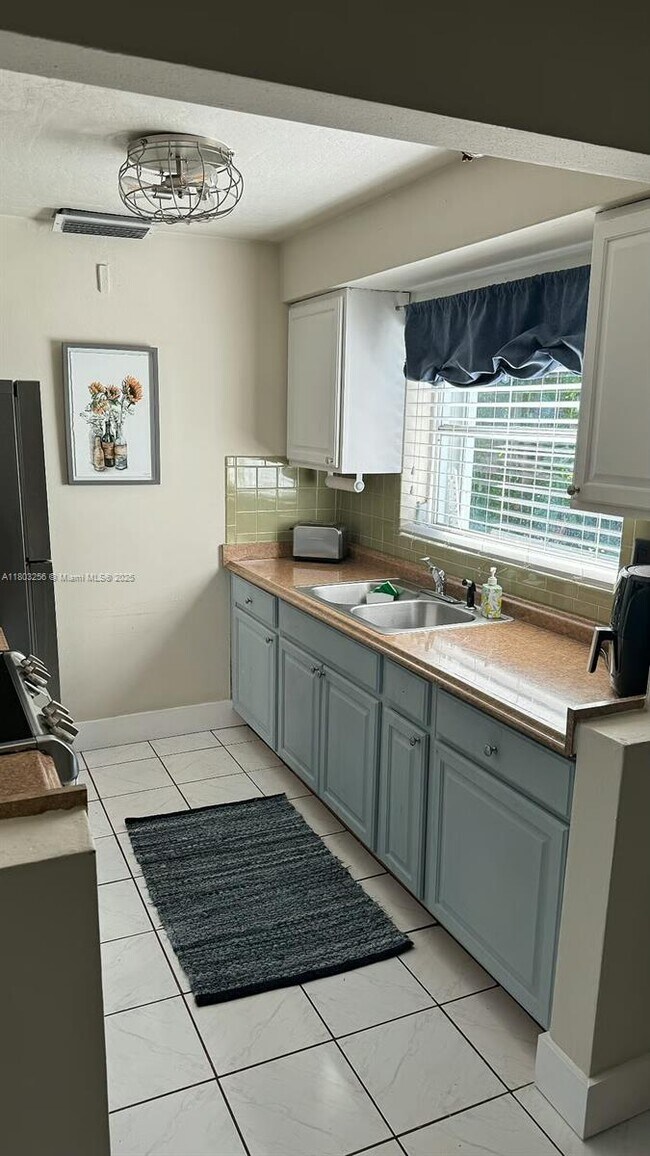 Foto del edificio - 6804 NW 27th Ct