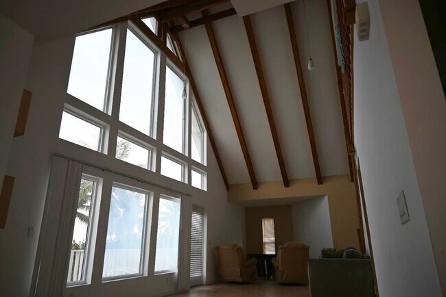Building Photo - 604 S Ocean Dr