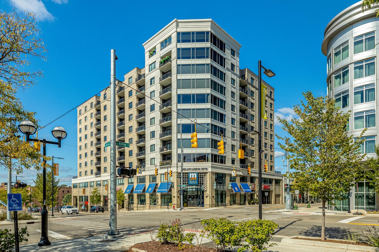 Foto principal - 111 N Ashley St