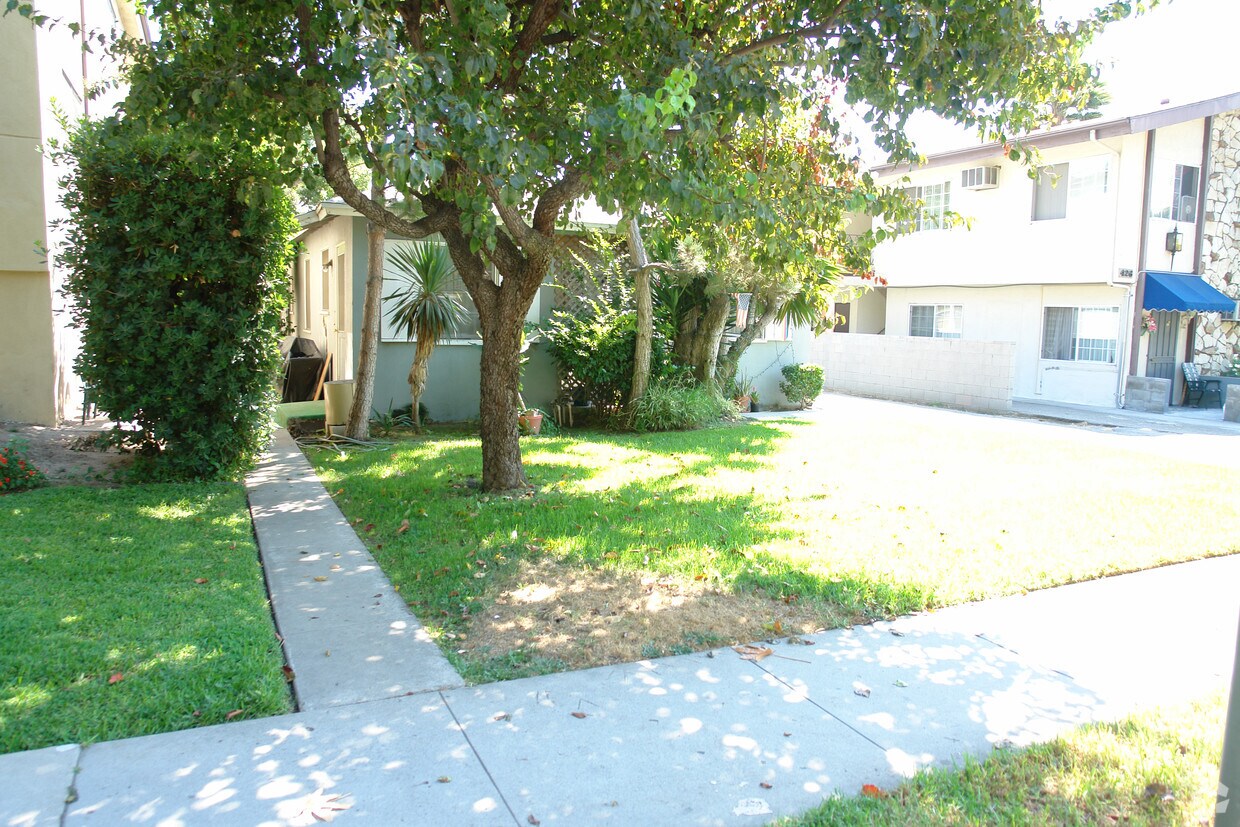 Building Photo - 424 Pioneer Dr