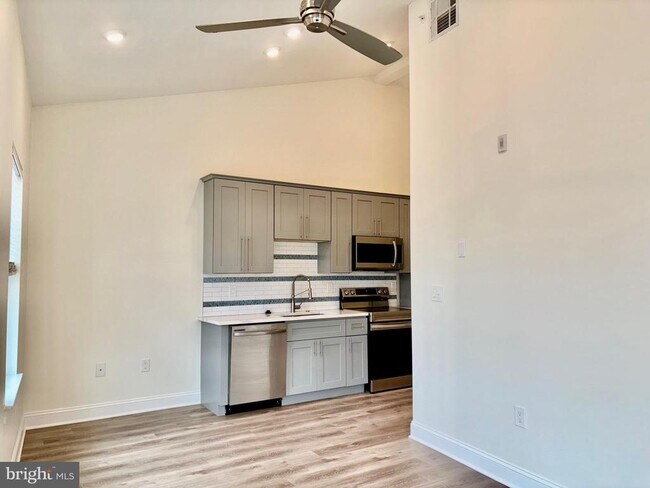 Foto del edificio - 6601 Ridge Ave