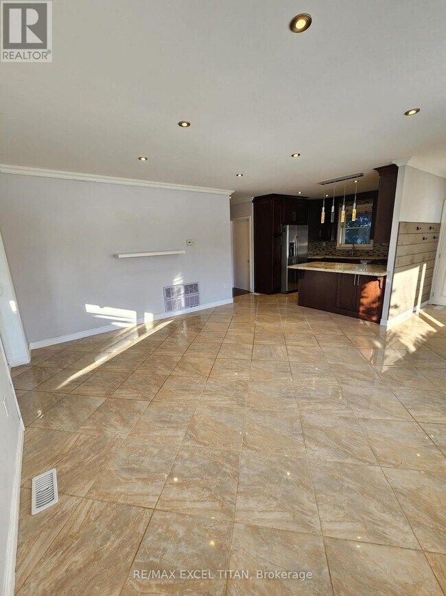 Building Photo - 12 Wickford Dr