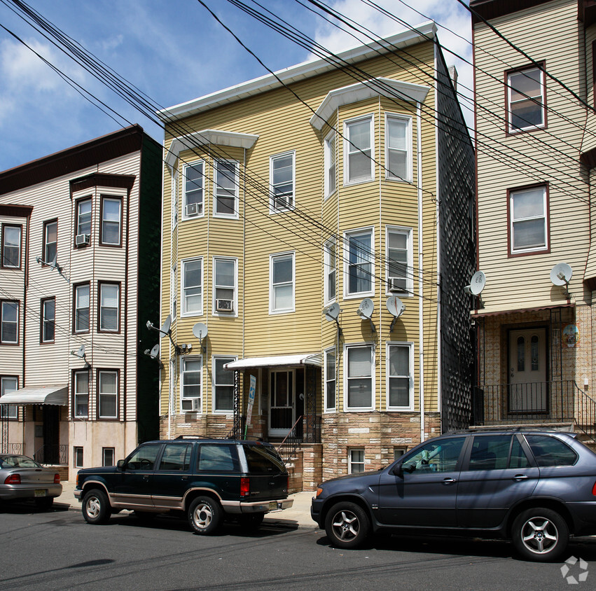 Building Photo - 149 Johnston Ave