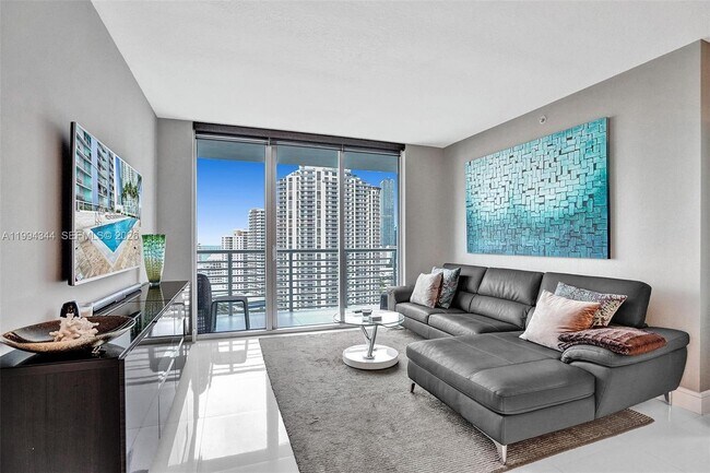 Foto del edificio - 325 S Biscayne Blvd