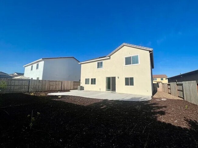 Foto del edificio - Spacious 4 Bedroom Home in West Roseville ...