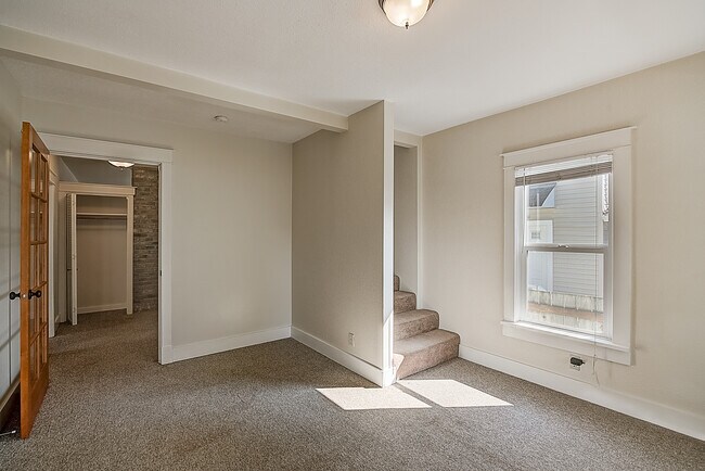 Foto del edificio - 5624 Brooklyn Ave NE